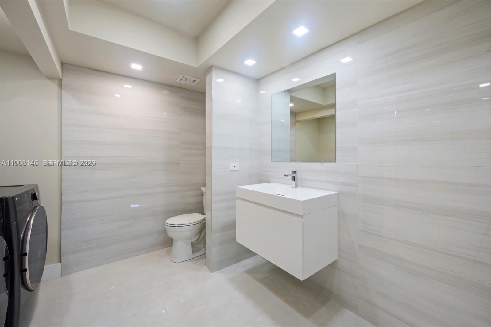 20281 E Country Club Dr #304, Aventura FL 33180