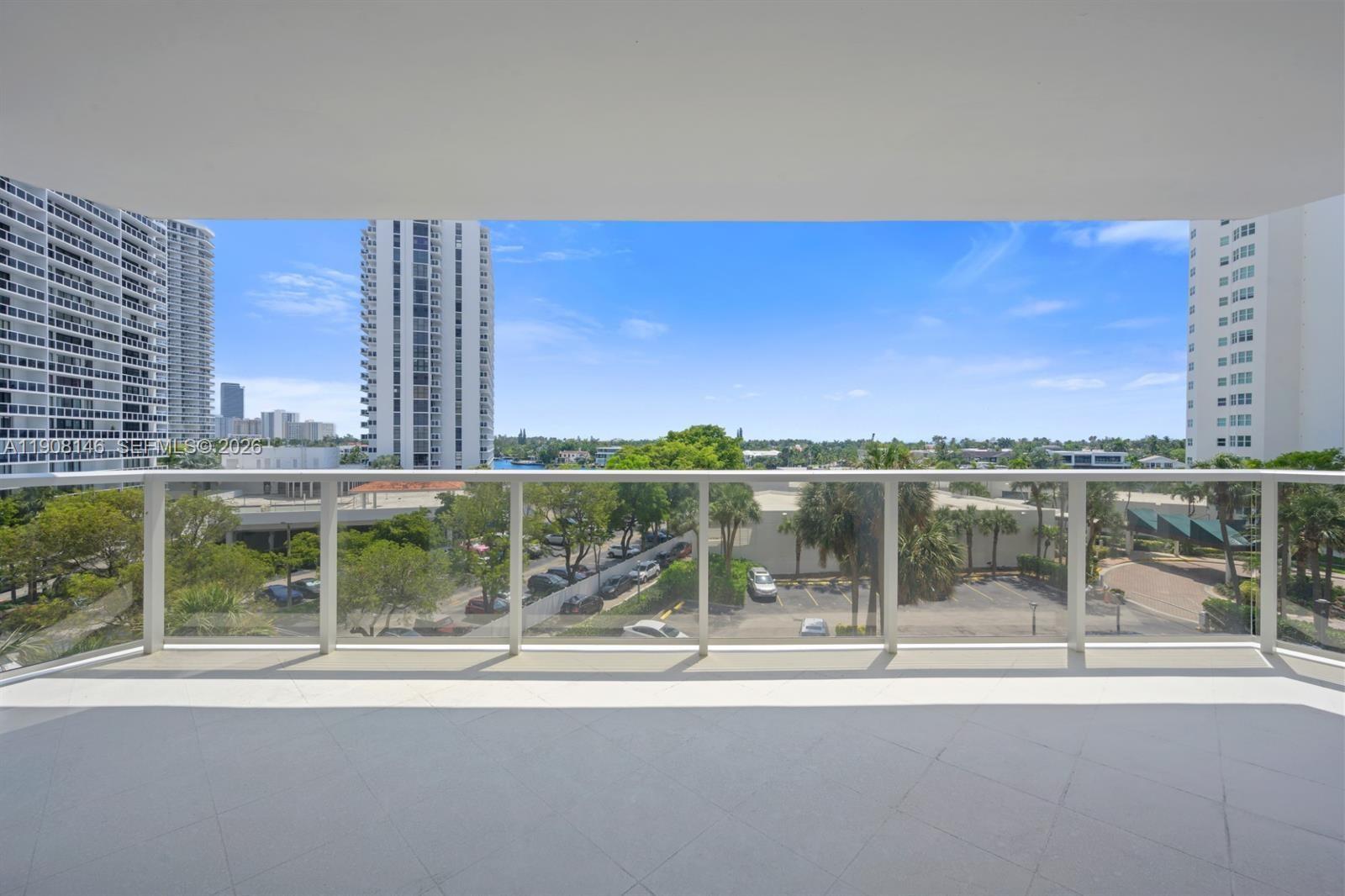 20281 E Country Club Dr #304, Aventura FL 33180