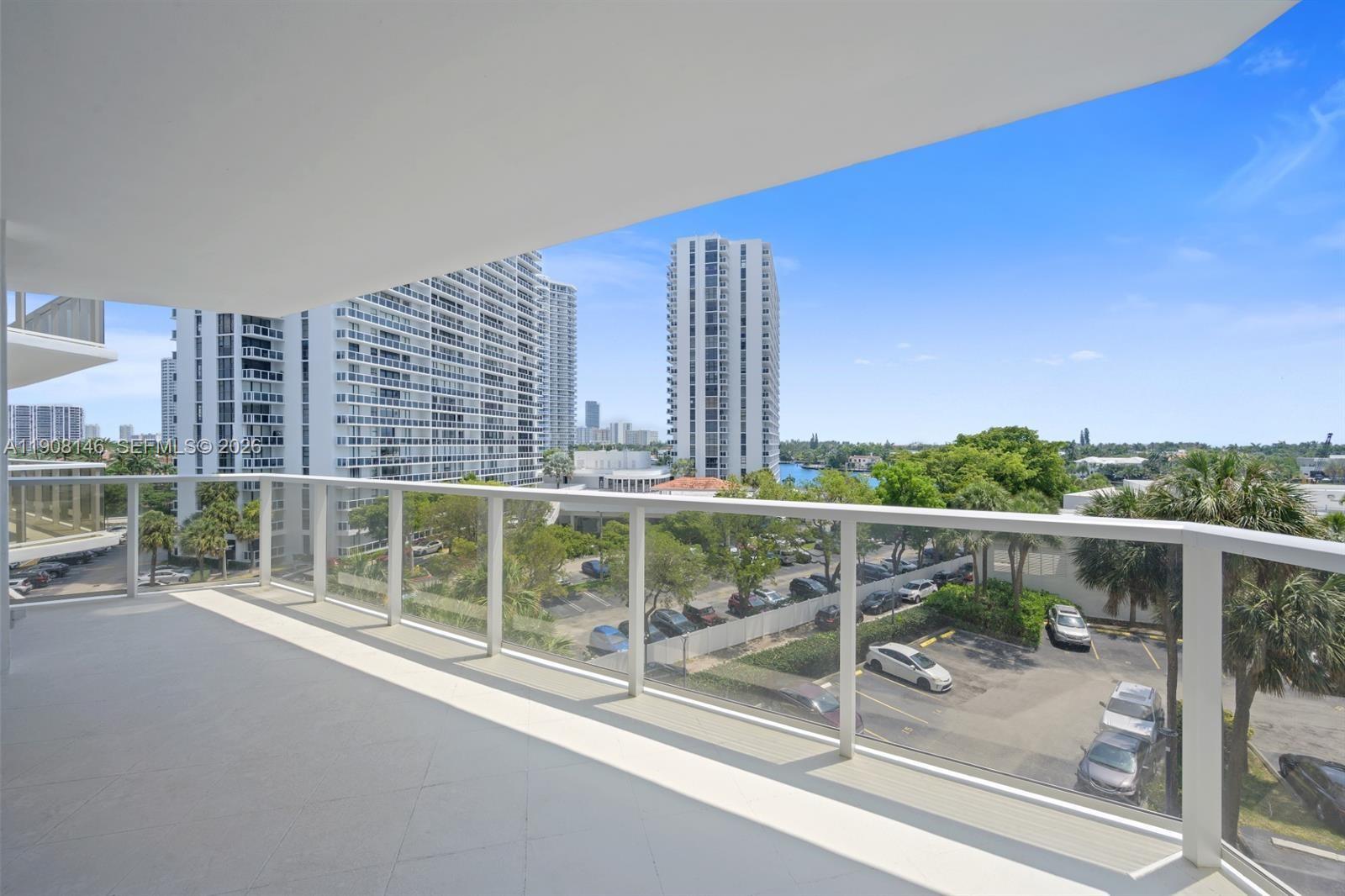 20281 E Country Club Dr #304, Aventura FL 33180
