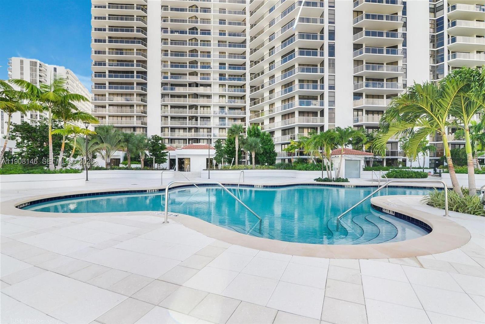 20281 E Country Club Dr #304, Aventura FL 33180