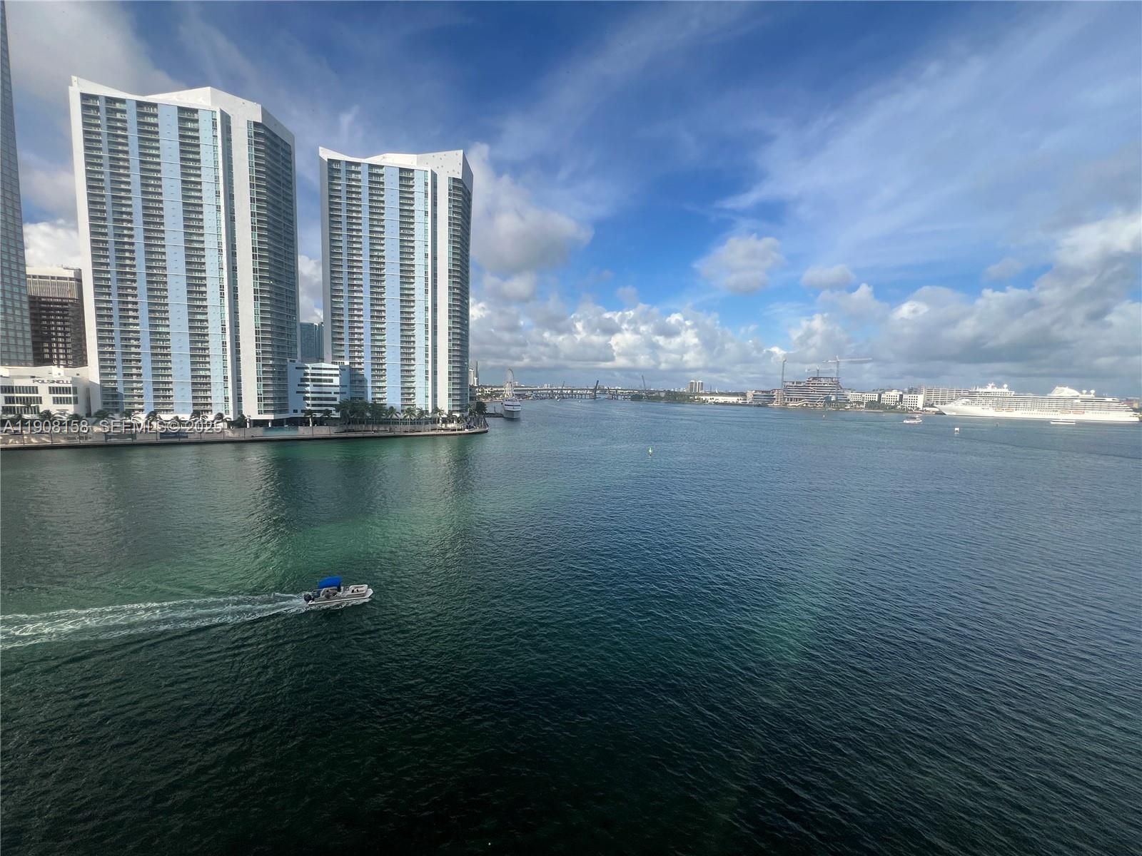 888 Brickell Key Dr #806, Miami FL 33131