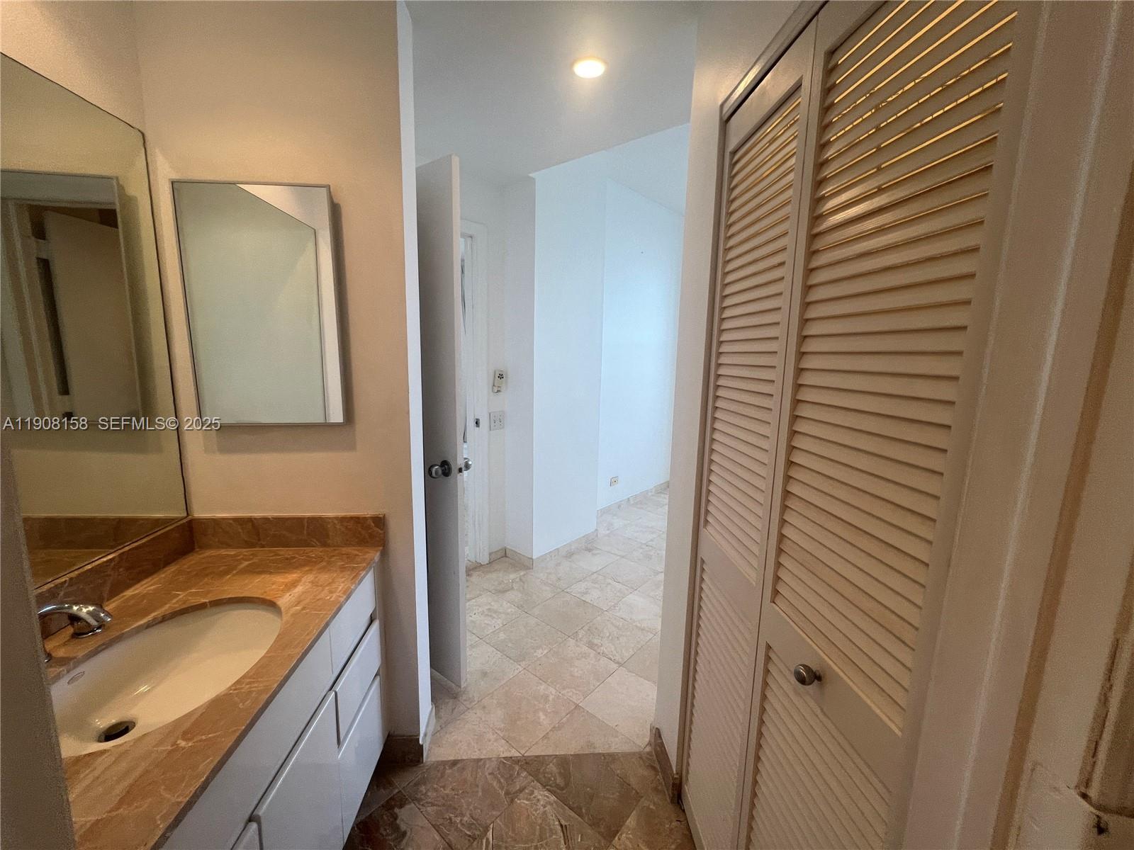 888 Brickell Key Dr #806, Miami FL 33131