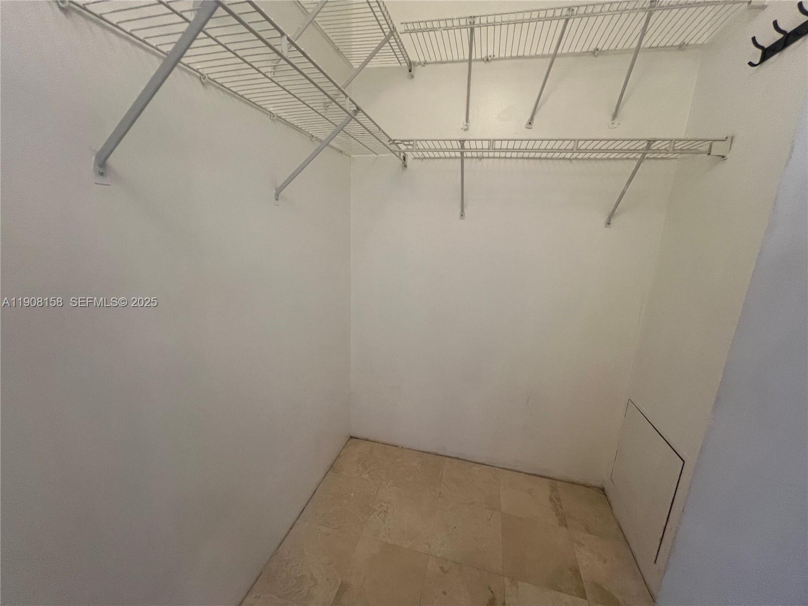 888 Brickell Key Dr #806, Miami FL 33131