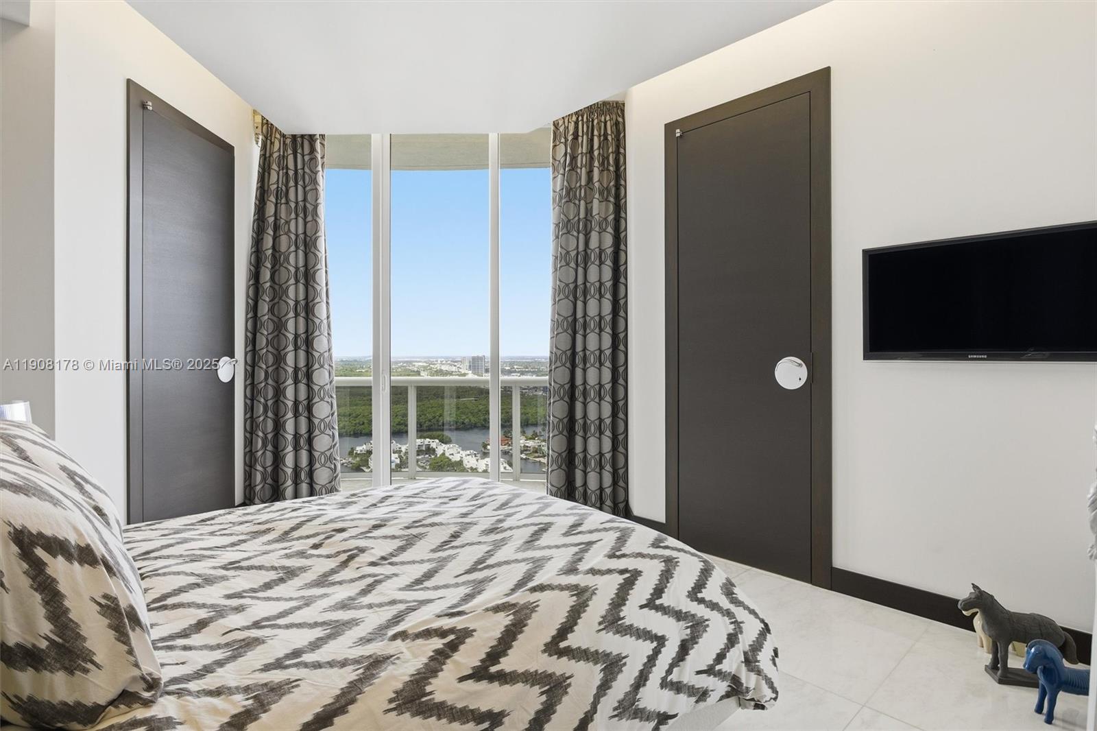 16001 Collins Ave #3504, Sunny Isles Beach FL 33160