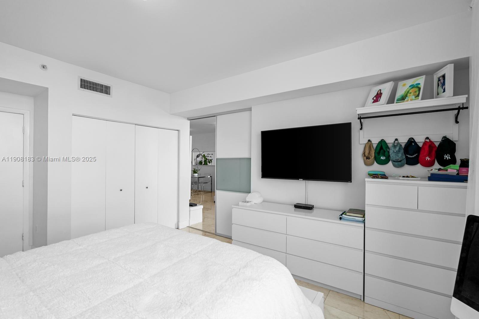 90 SW 3rd St #1209, Miami FL 33130