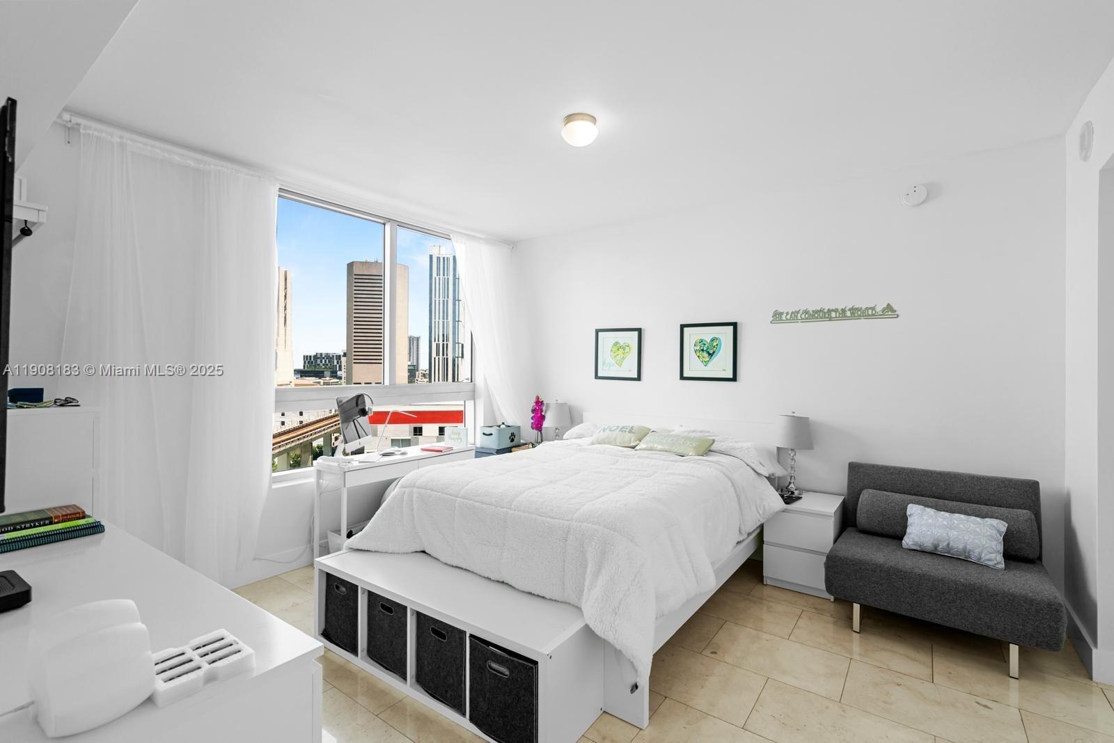 90 SW 3rd St #1209, Miami FL 33130