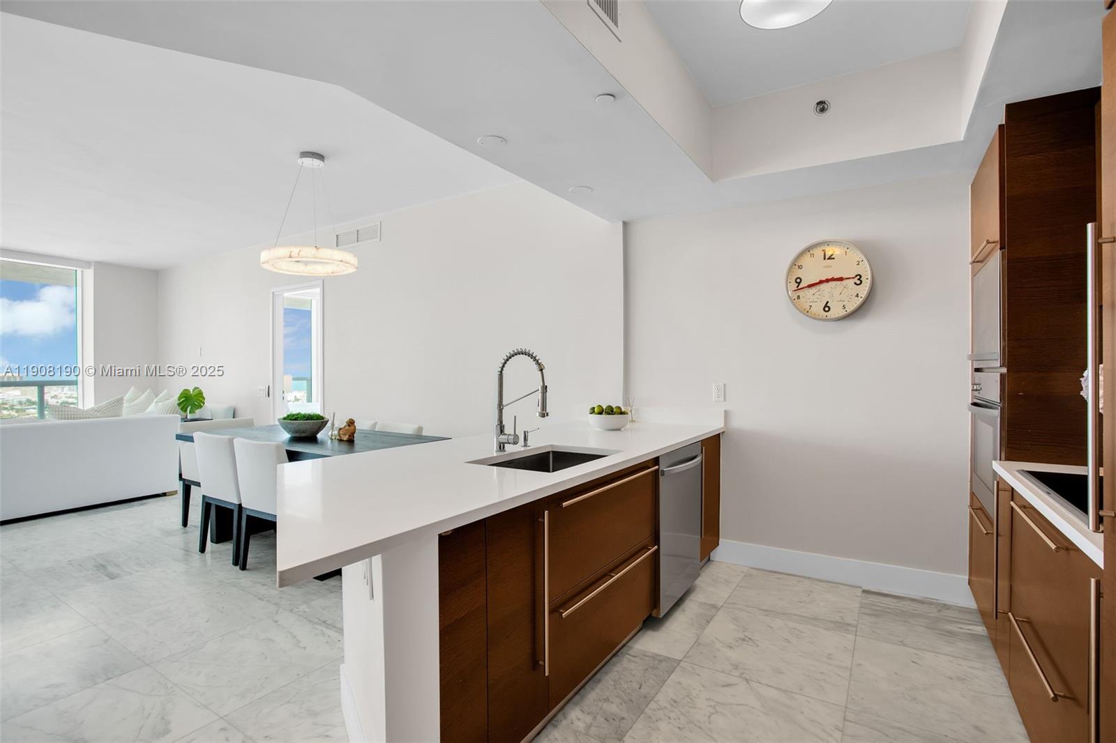 450 Alton Rd #2110, Miami Beach FL 33139