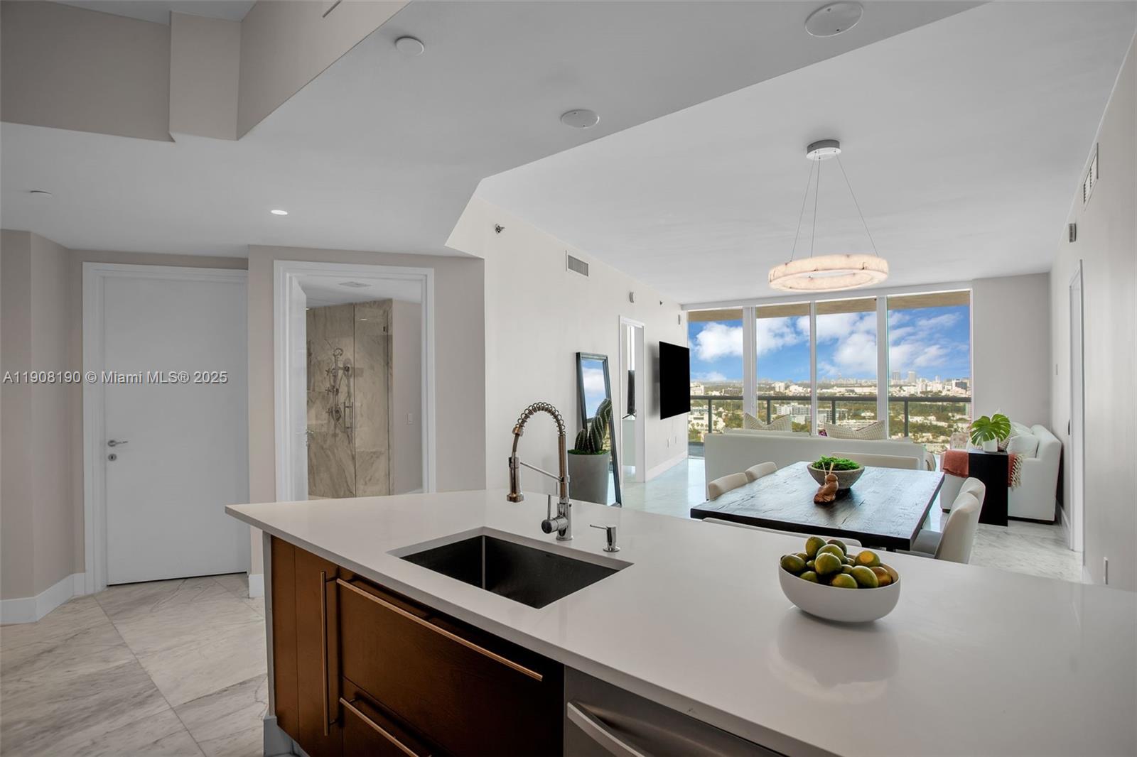 450 Alton Rd #2110, Miami Beach FL 33139