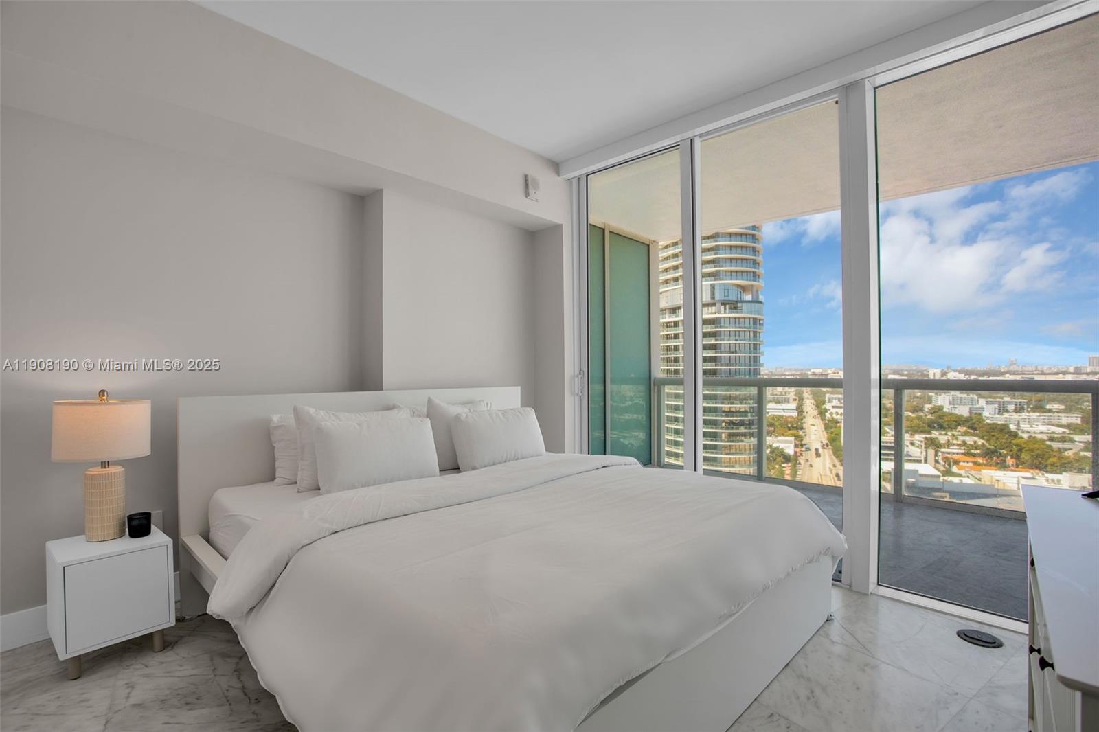 450 Alton Rd #2110, Miami Beach FL 33139