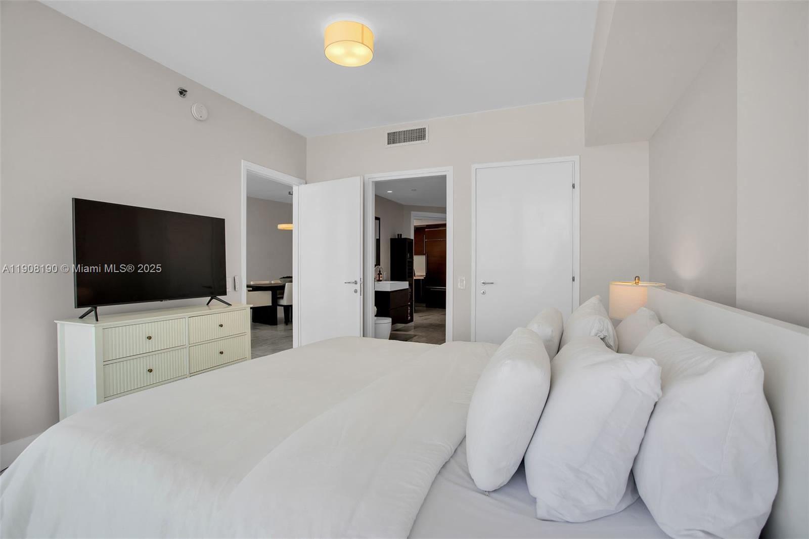450 Alton Rd #2110, Miami Beach FL 33139