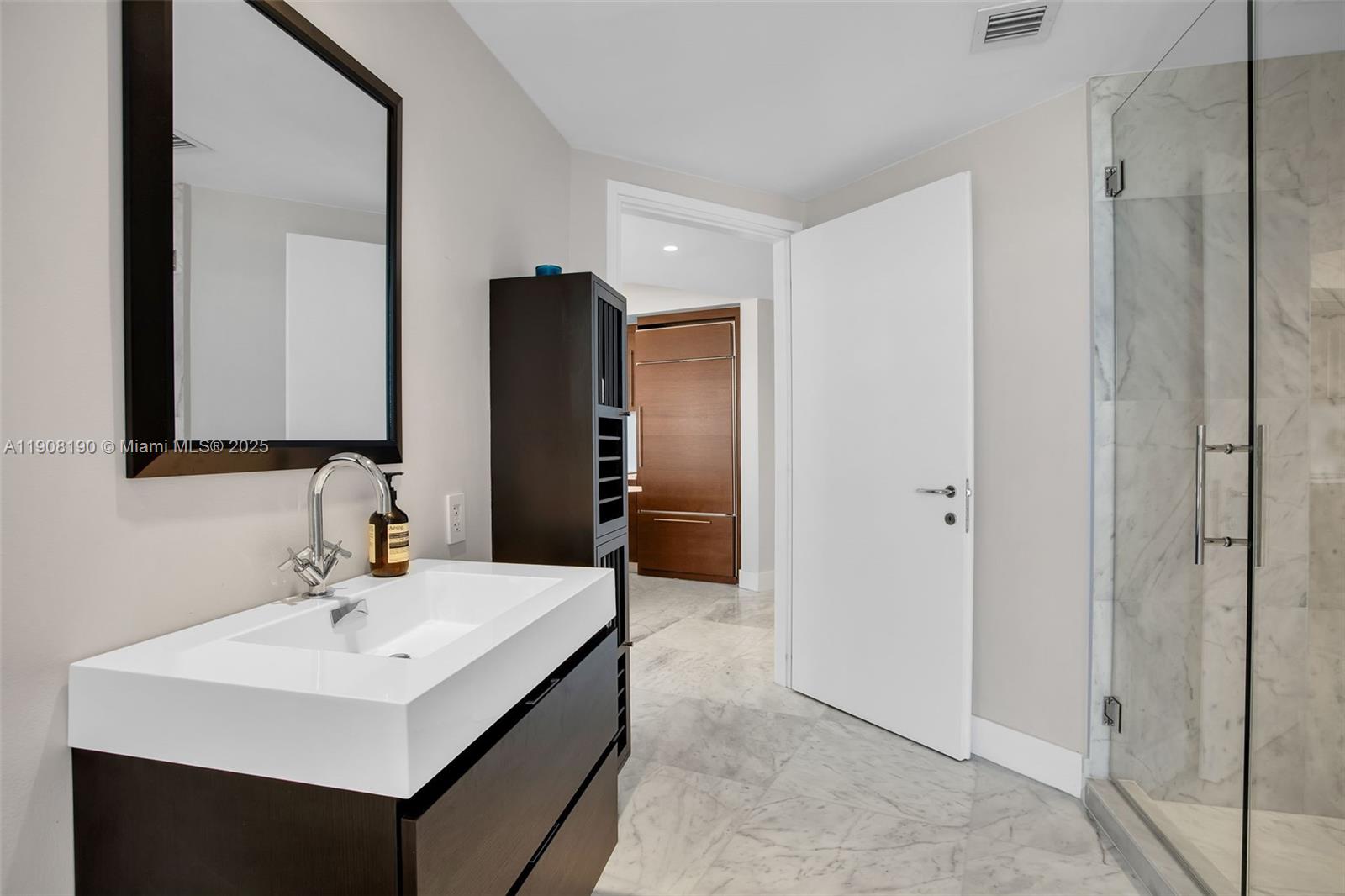 450 Alton Rd #2110, Miami Beach FL 33139