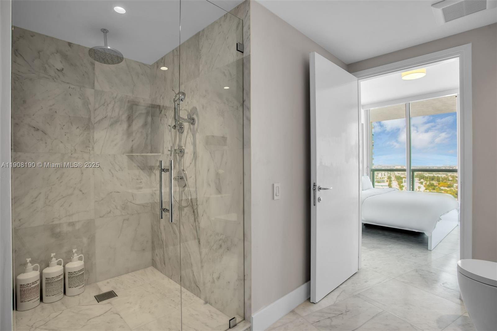 450 Alton Rd #2110, Miami Beach FL 33139