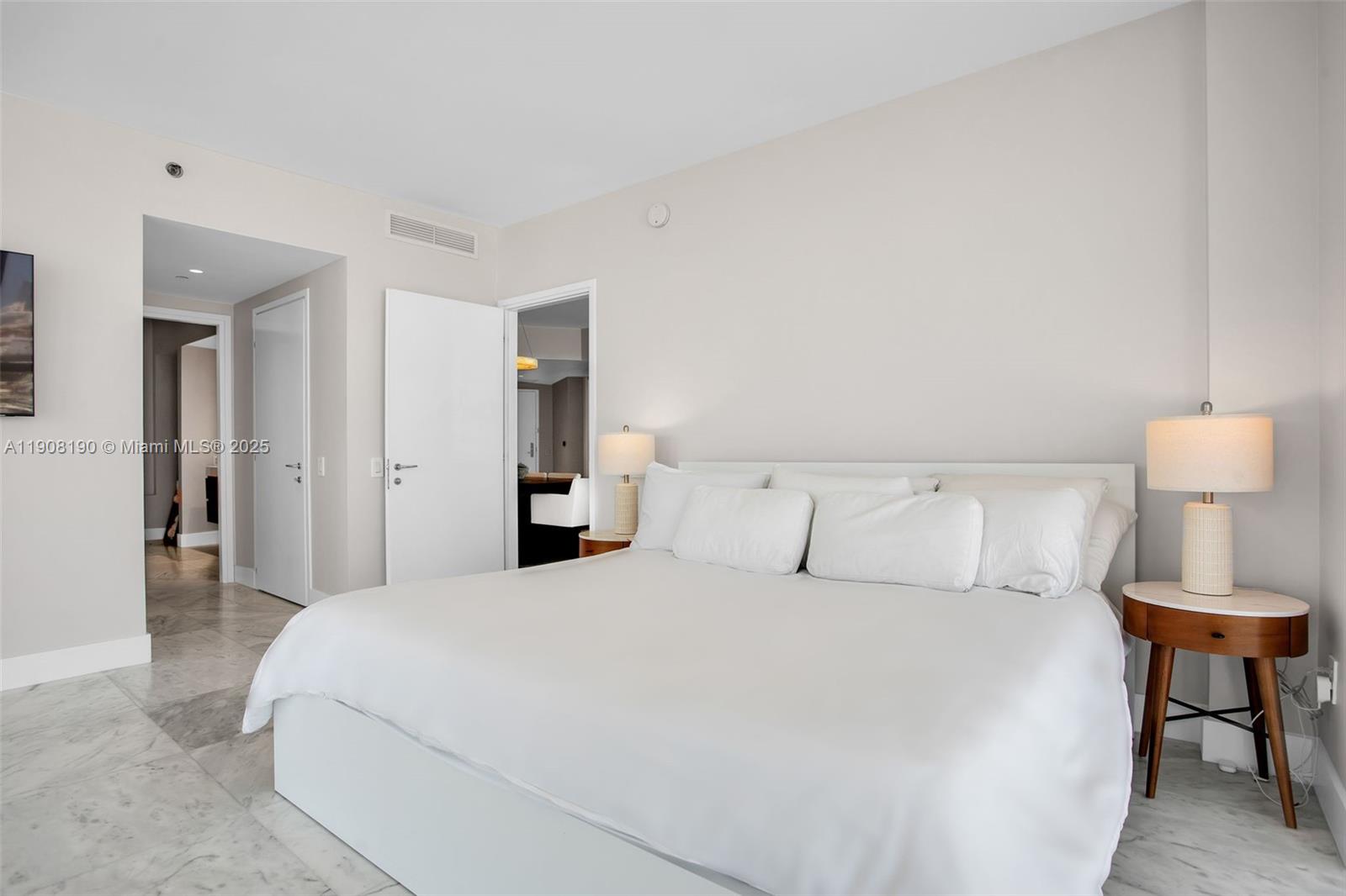 450 Alton Rd #2110, Miami Beach FL 33139