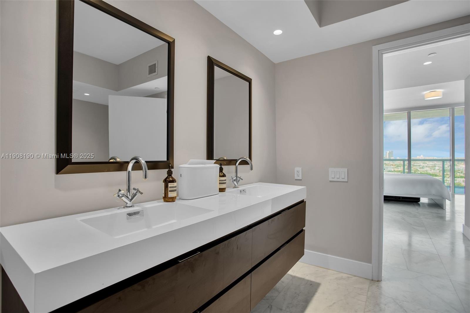 450 Alton Rd #2110, Miami Beach FL 33139