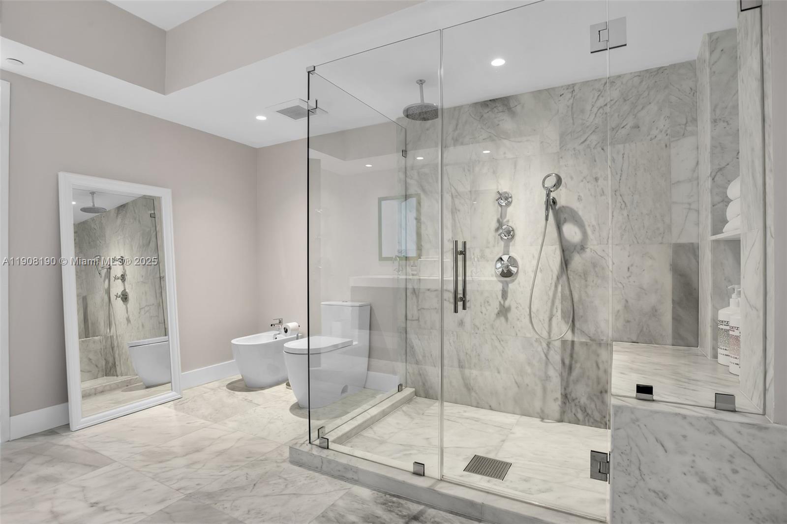 450 Alton Rd #2110, Miami Beach FL 33139