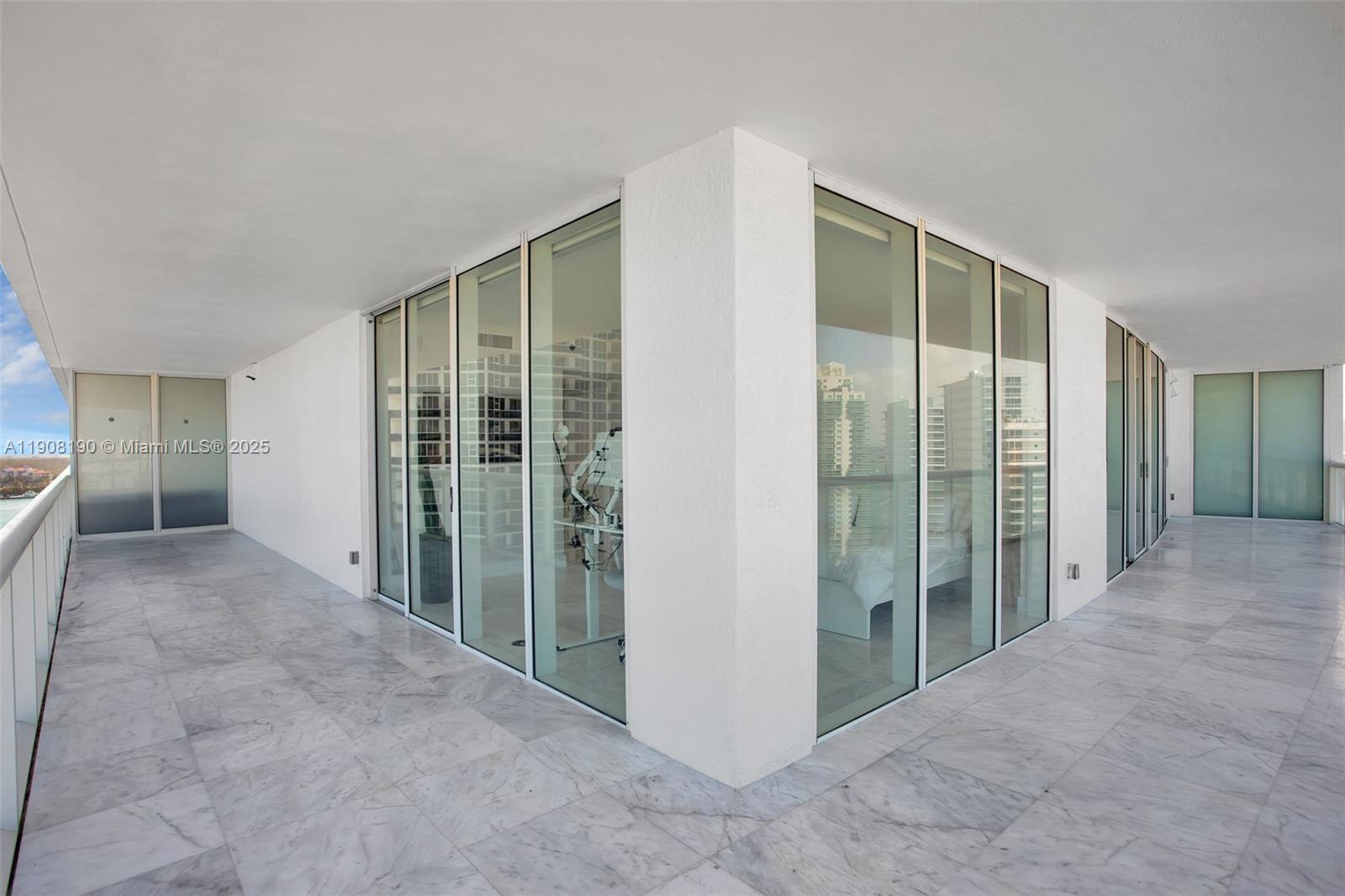 450 Alton Rd #2110, Miami Beach FL 33139