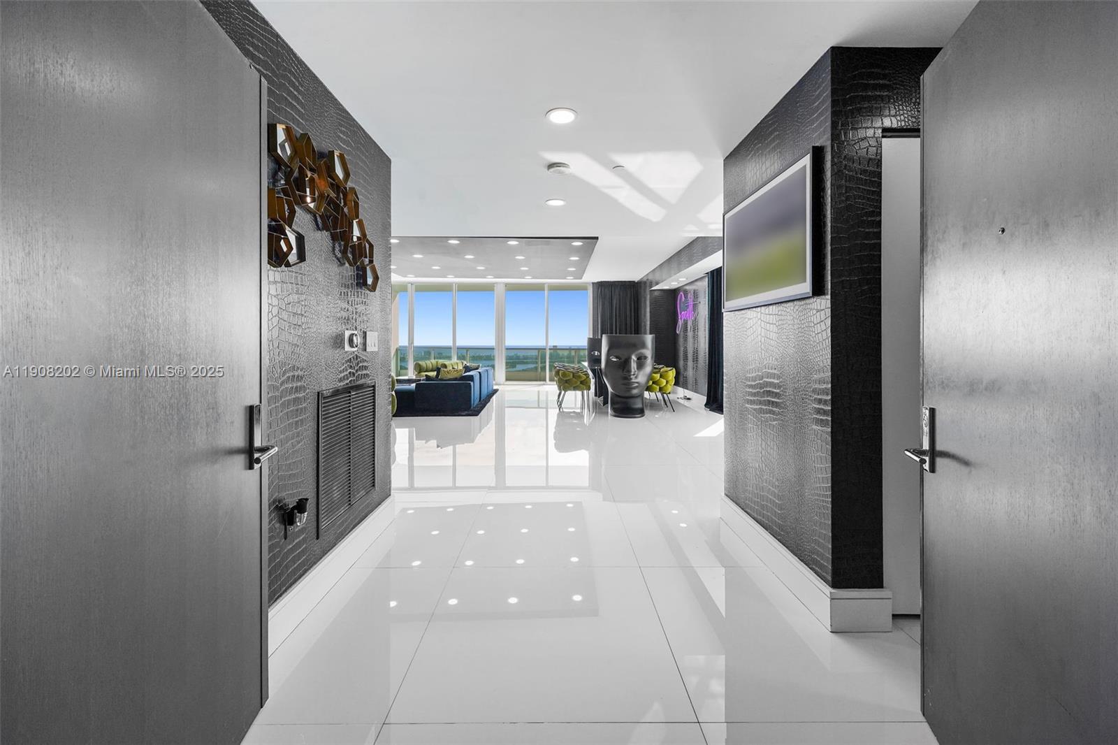 900 Biscayne Blvd #PH6201, Miami FL 33132