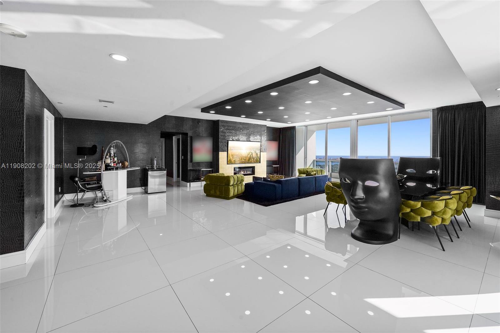 900 Biscayne Blvd #PH6201, Miami FL 33132