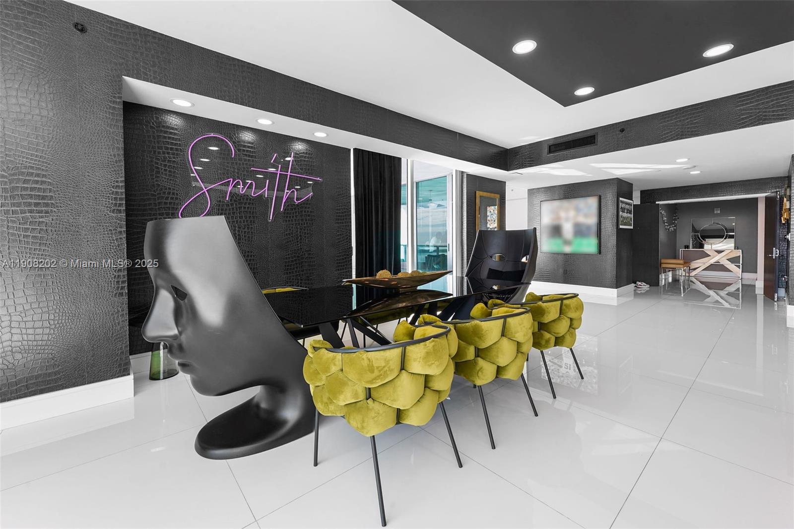 900 Biscayne Blvd #PH6201, Miami FL 33132