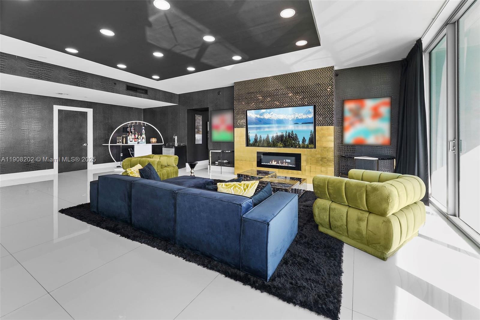 900 Biscayne Blvd #PH6201, Miami FL 33132