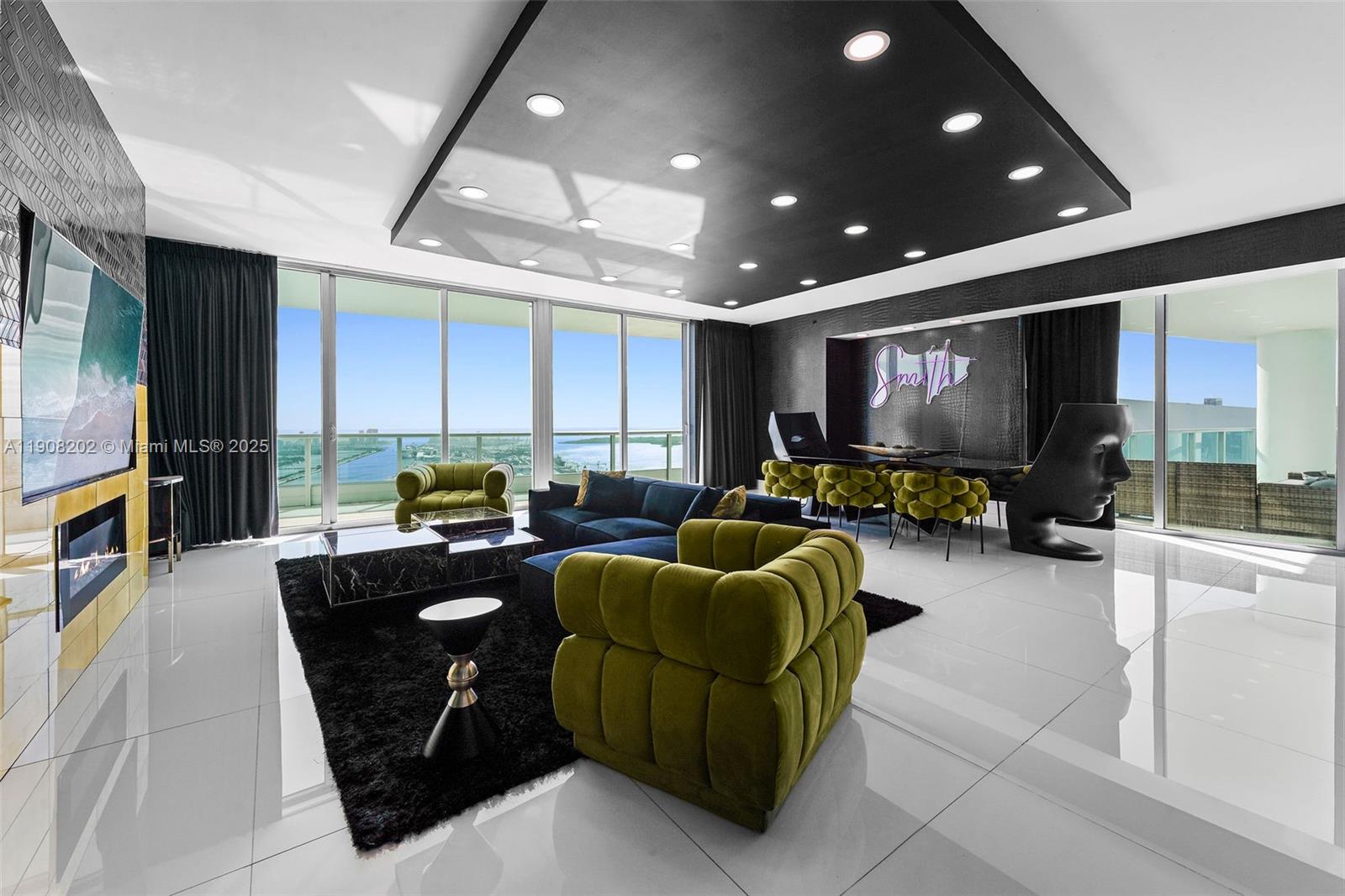 900 Biscayne Blvd #PH6201, Miami FL 33132
