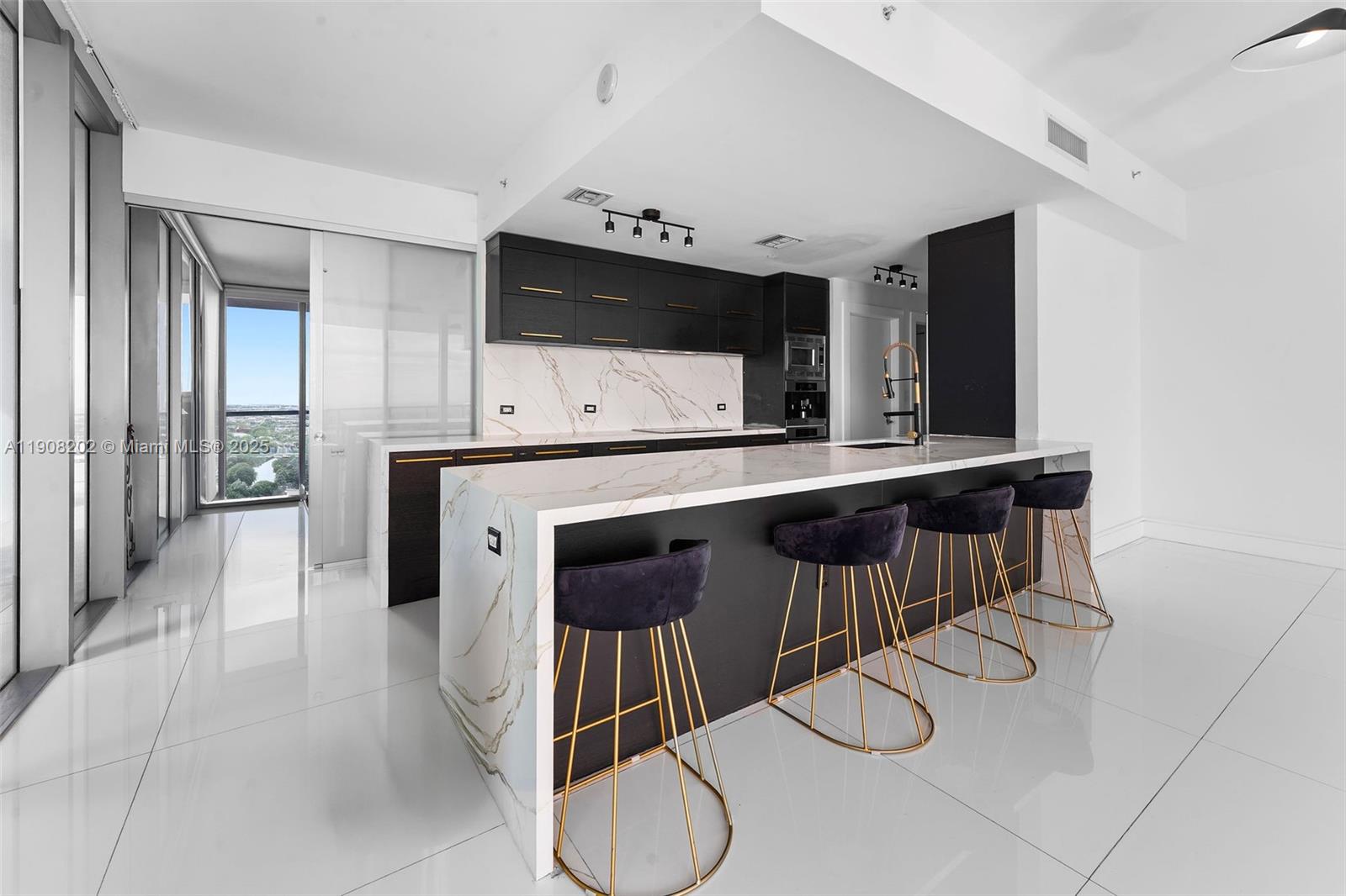 900 Biscayne Blvd #PH6201, Miami FL 33132
