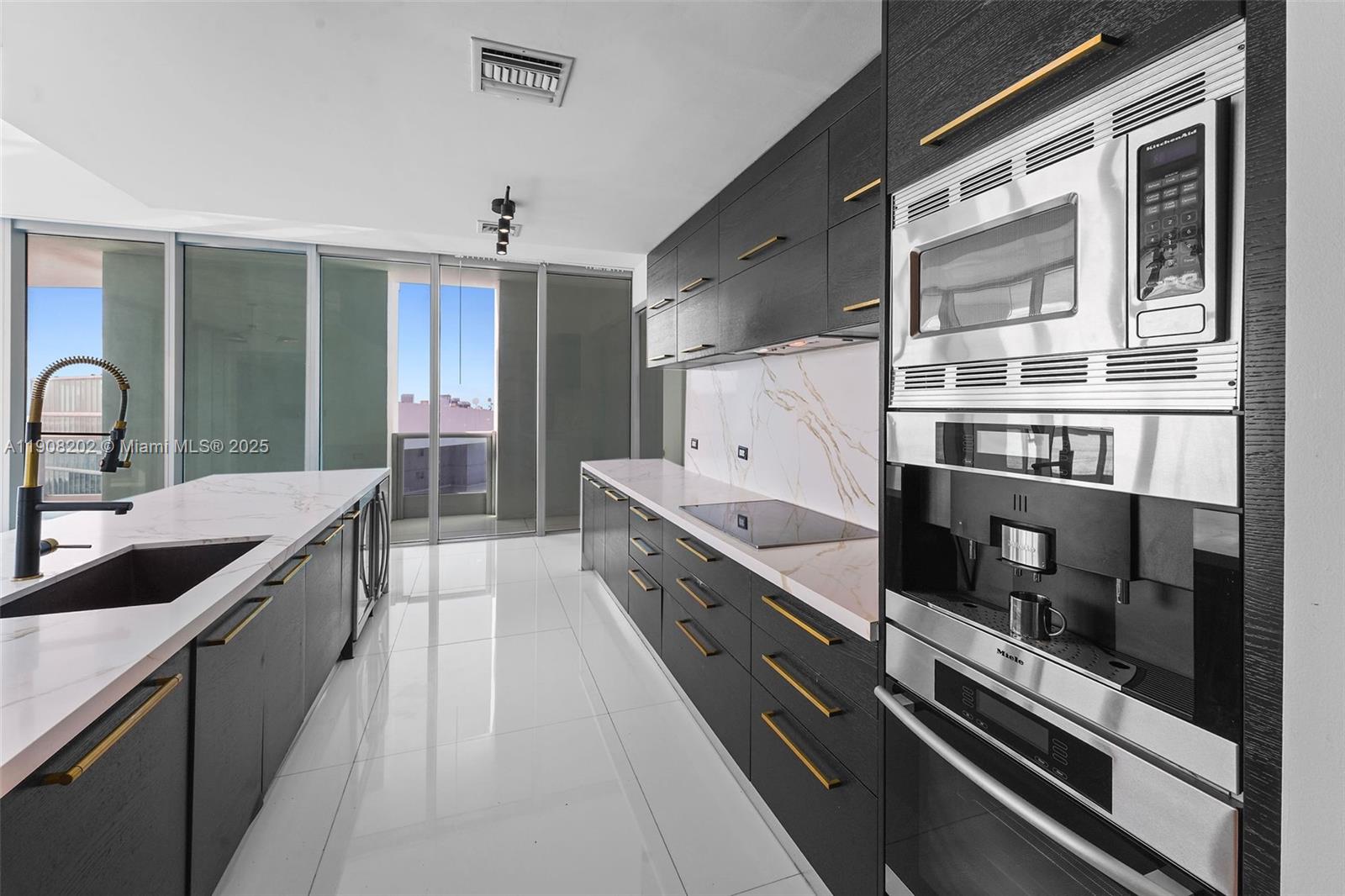 900 Biscayne Blvd #PH6201, Miami FL 33132