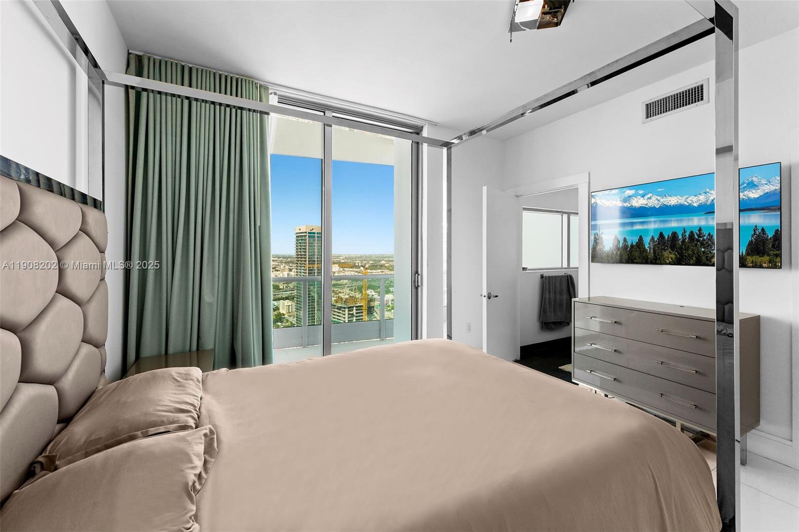 900 Biscayne Blvd #PH6201, Miami FL 33132