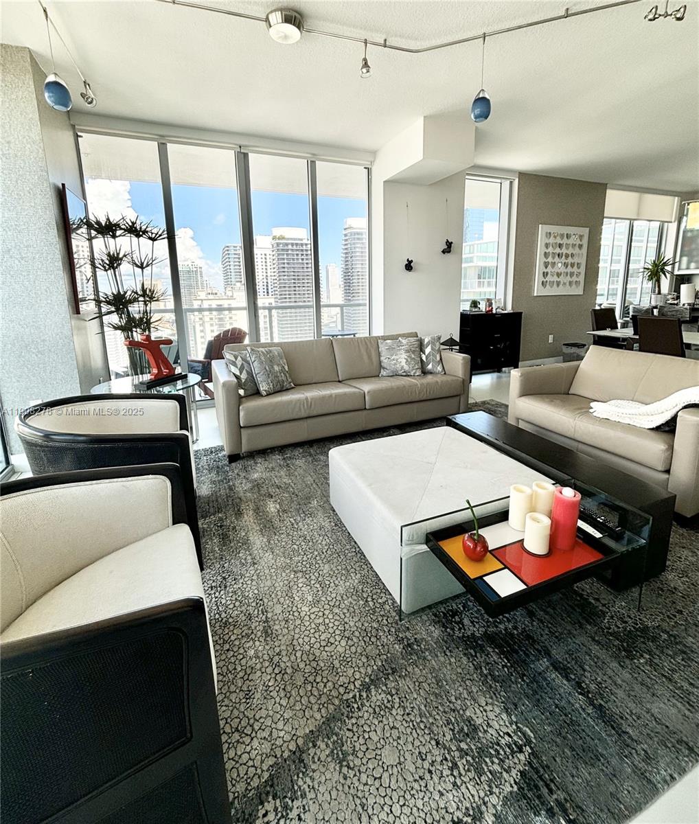 79 SW 12th St #4012-S, Miami FL 33130