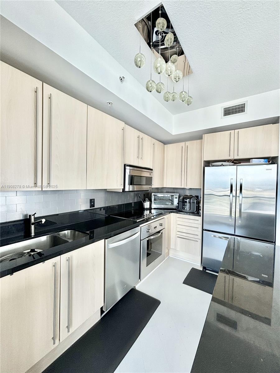 79 SW 12th St #4012-S, Miami FL 33130
