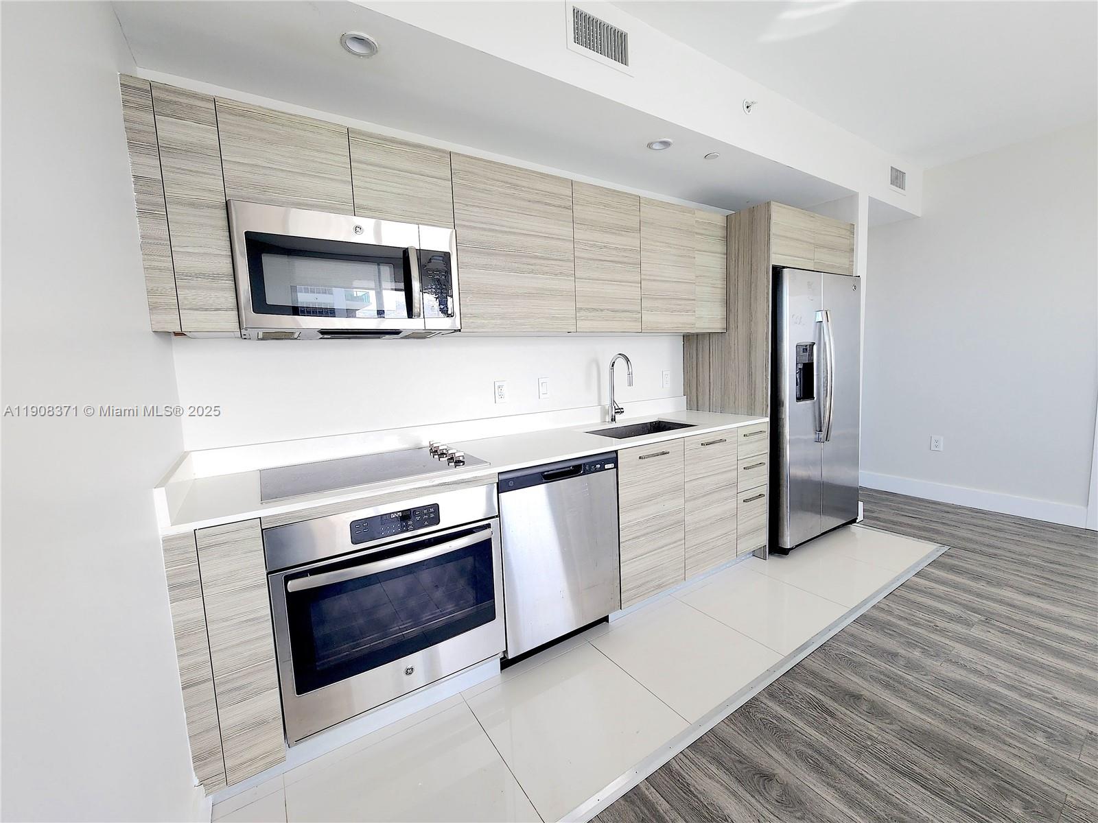121 NE 34th St #2901, Miami FL 33137