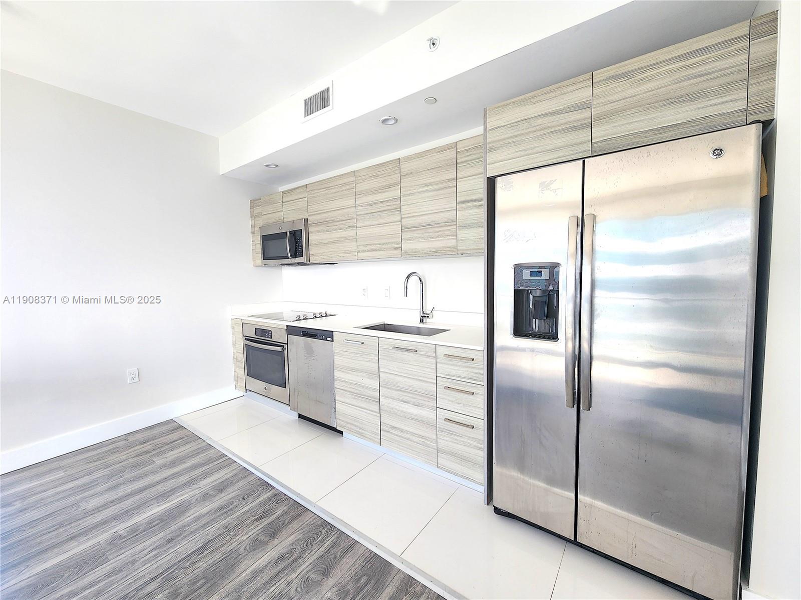 121 NE 34th St #2901, Miami FL 33137