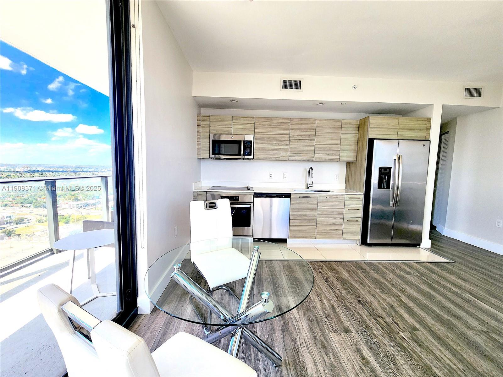 121 NE 34th St #2901, Miami FL 33137
