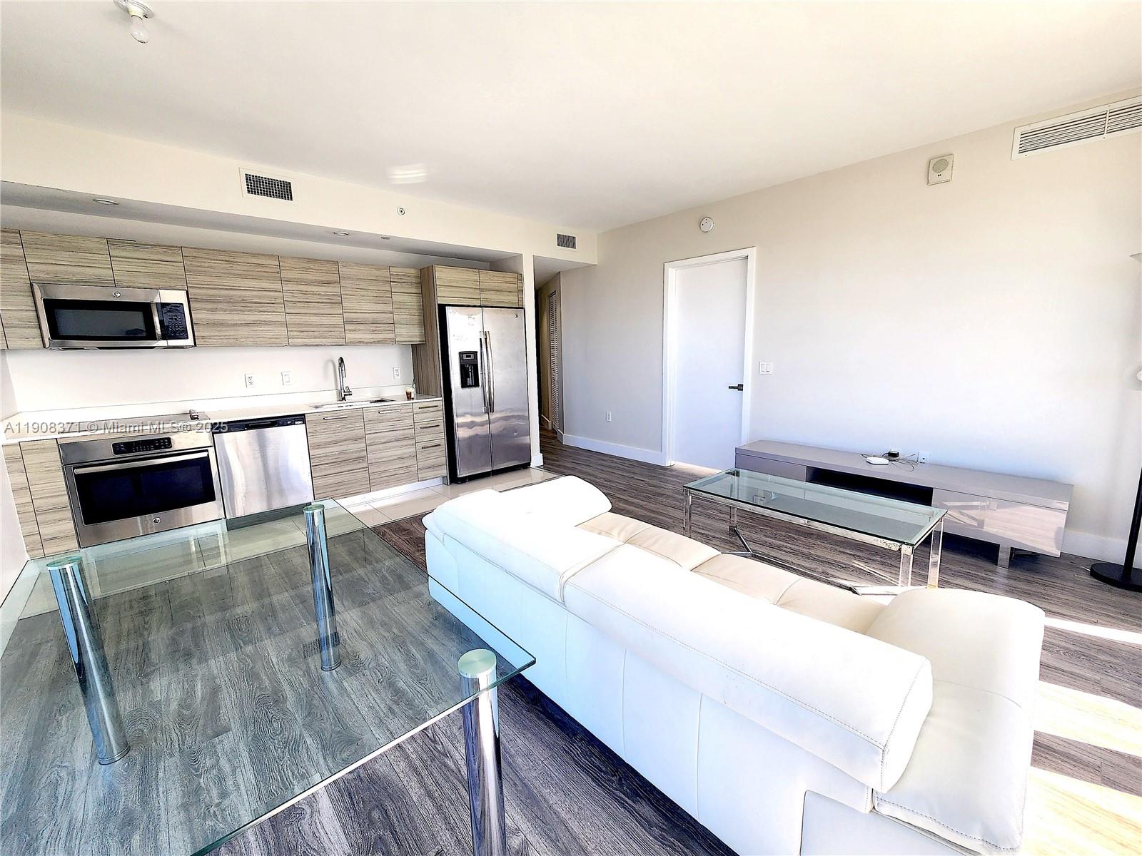 121 NE 34th St #2901, Miami FL 33137