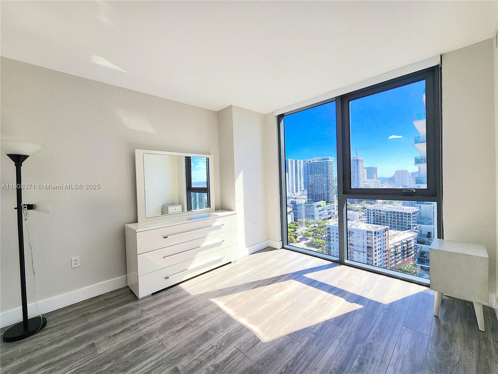 121 NE 34th St #2901, Miami FL 33137