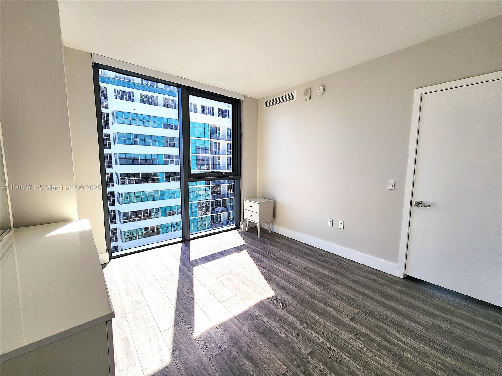 121 NE 34th St #2901, Miami FL 33137