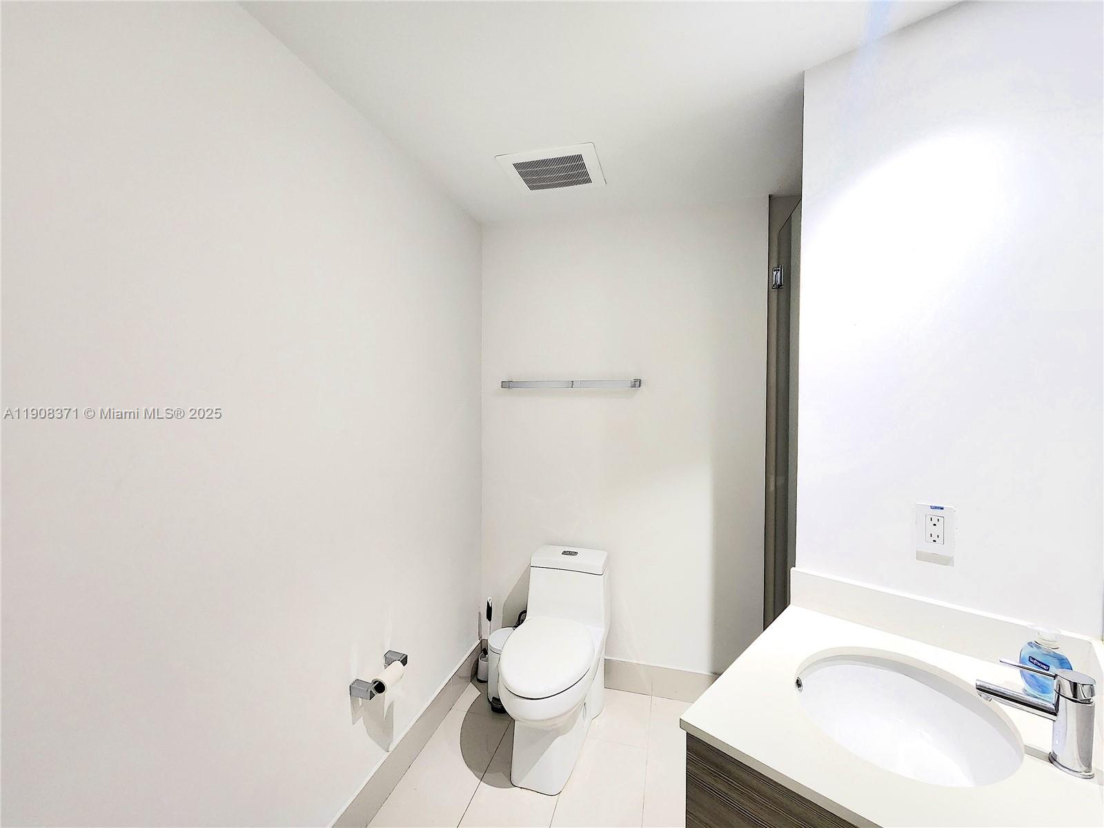 121 NE 34th St #2901, Miami FL 33137