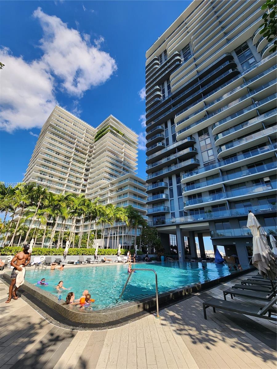 121 NE 34th St #2901, Miami FL 33137