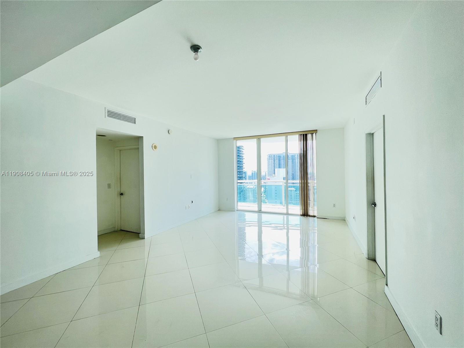 951 Brickell Ave #2407, Miami FL 33131