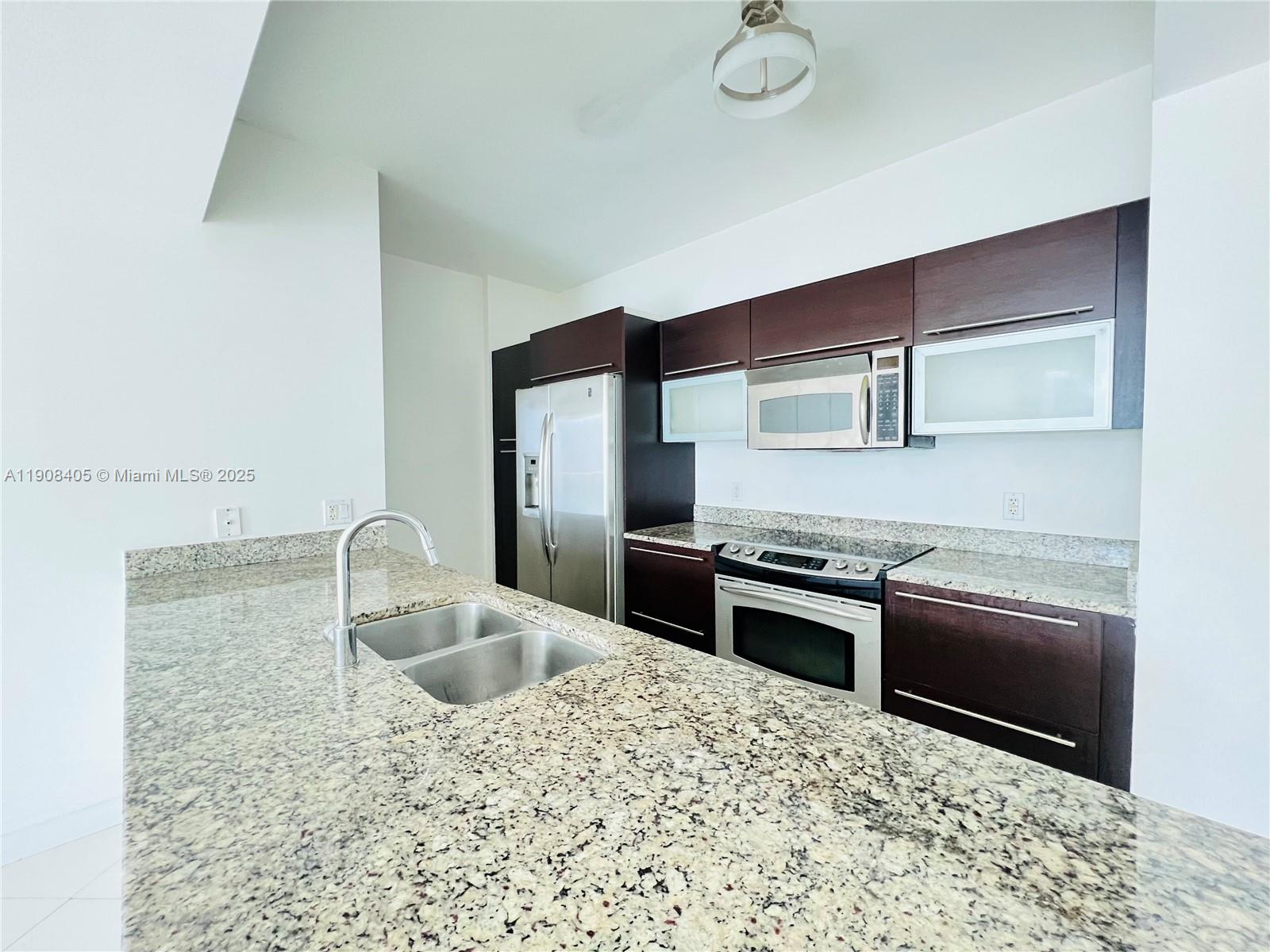 951 Brickell Ave #2407, Miami FL 33131