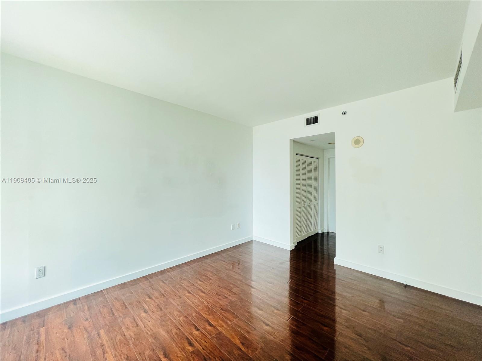 951 Brickell Ave #2407, Miami FL 33131