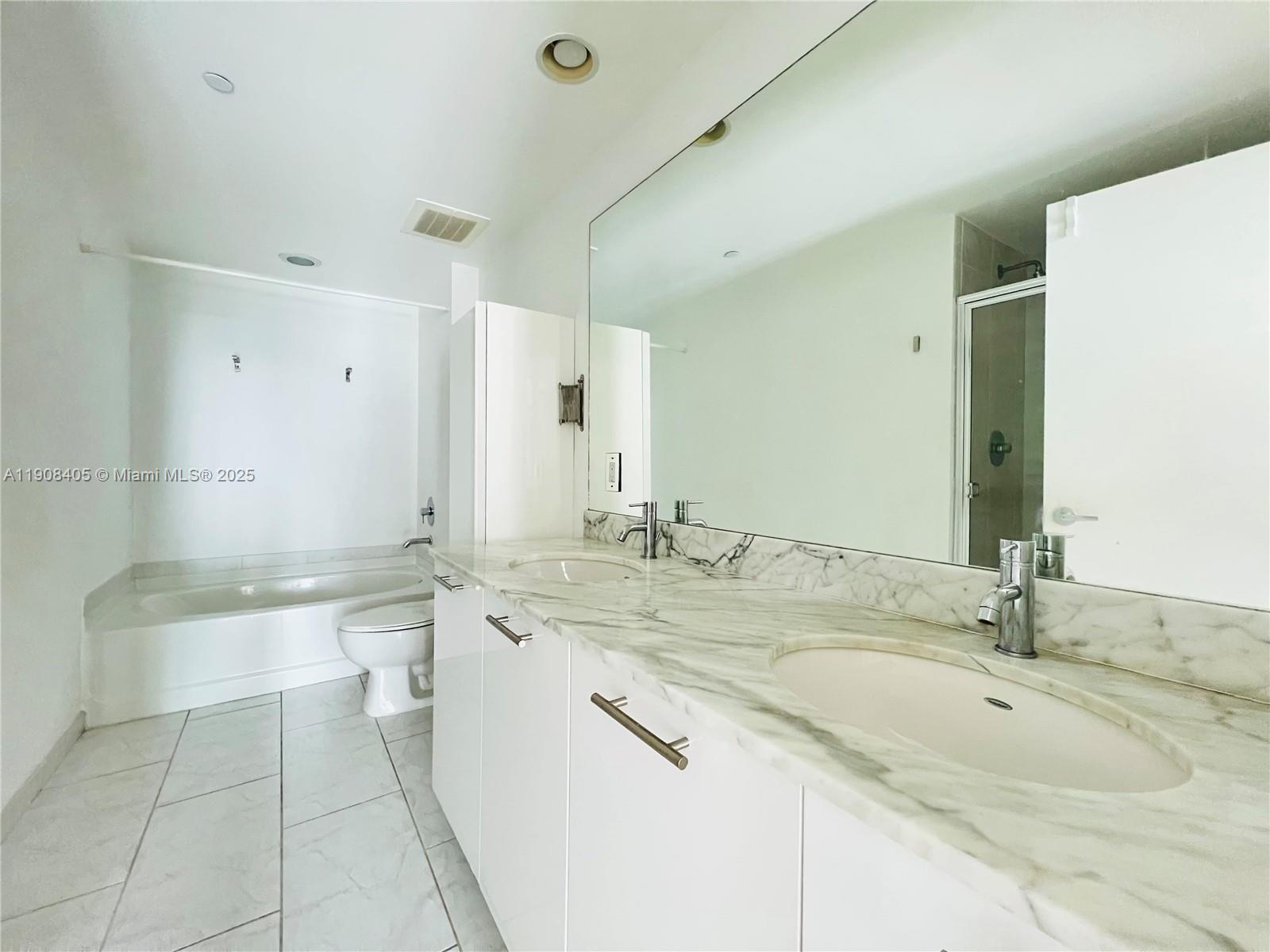 951 Brickell Ave #2407, Miami FL 33131