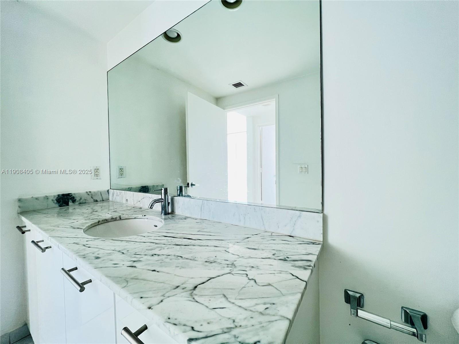 951 Brickell Ave #2407, Miami FL 33131