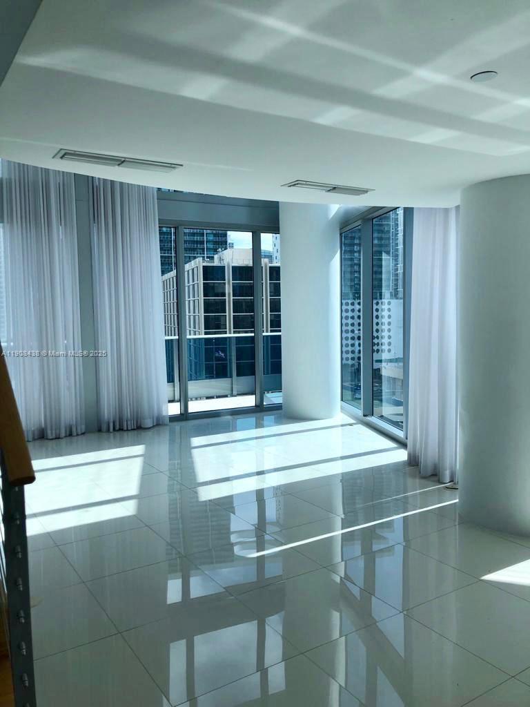 200 Biscayne Boulevard Way #902, Miami FL 33131