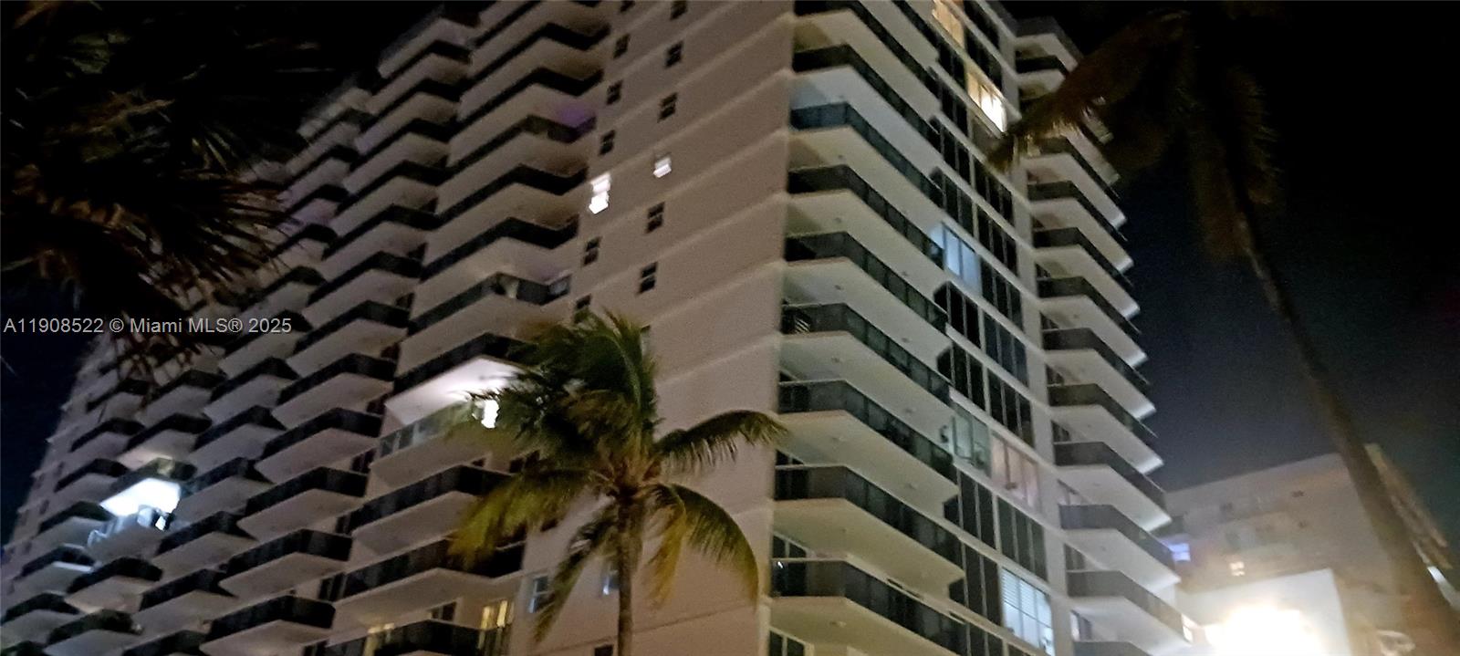 2401 Collins Ave #1708, Miami Beach FL 33140
