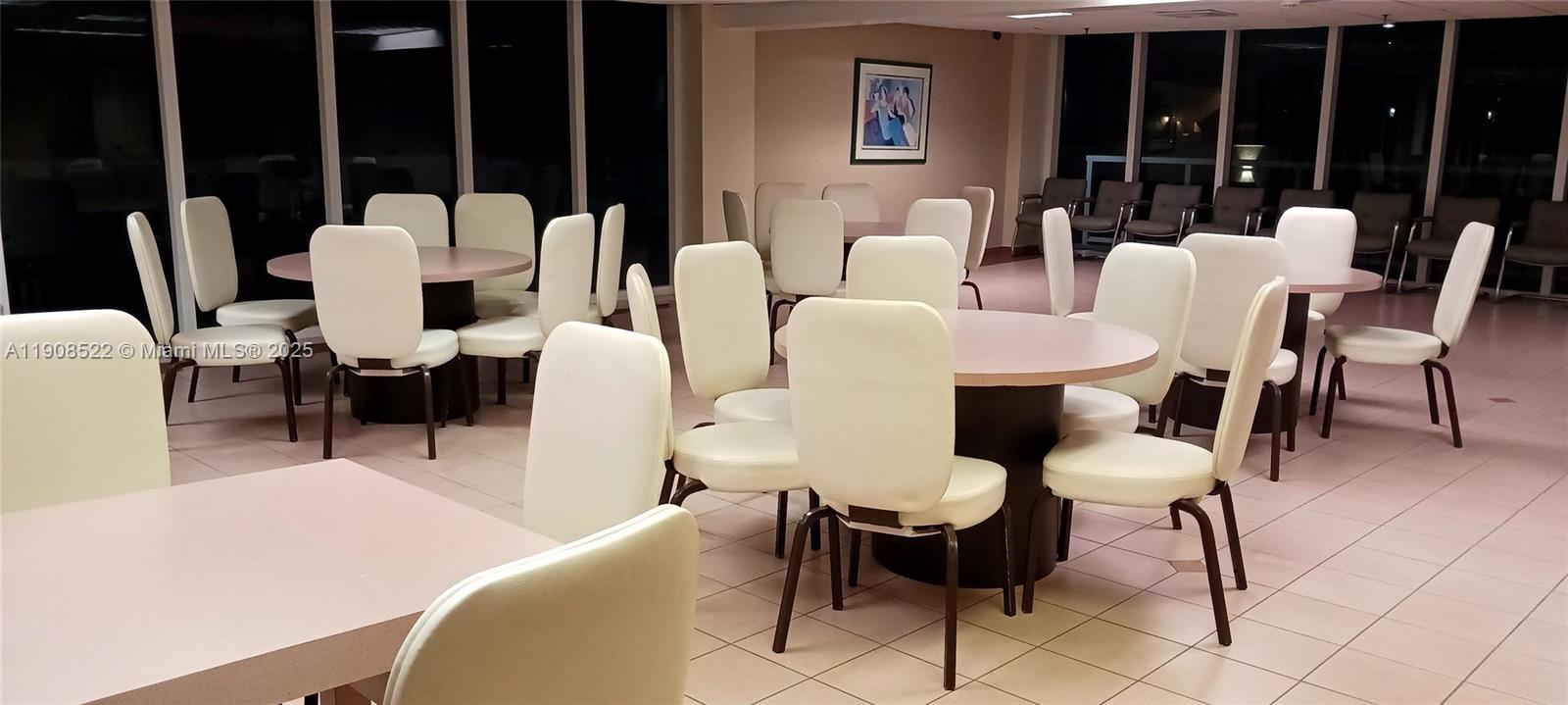 2401 Collins Ave #1708, Miami Beach FL 33140