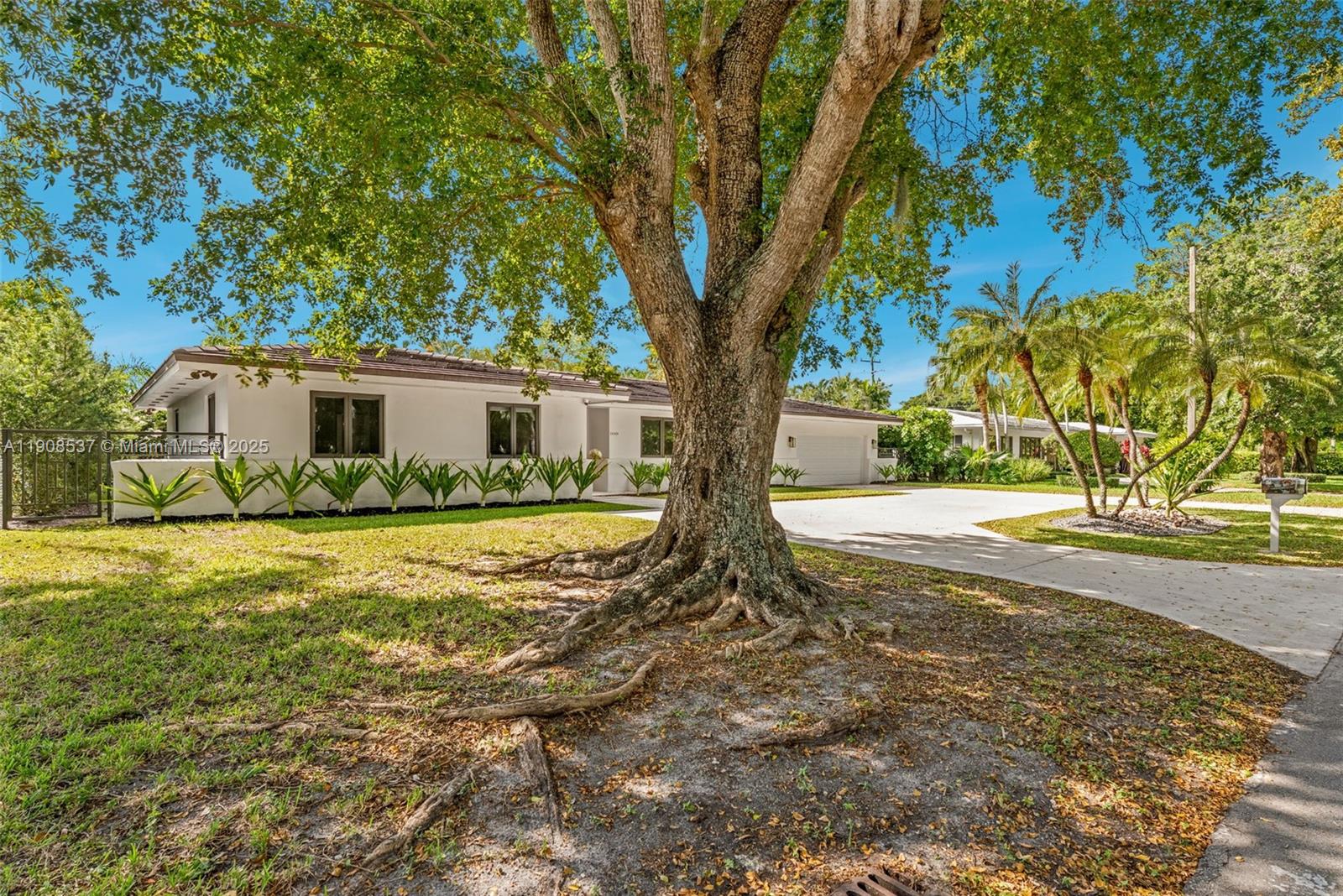 1460 Campamento Ave, Coral Gables FL 33156