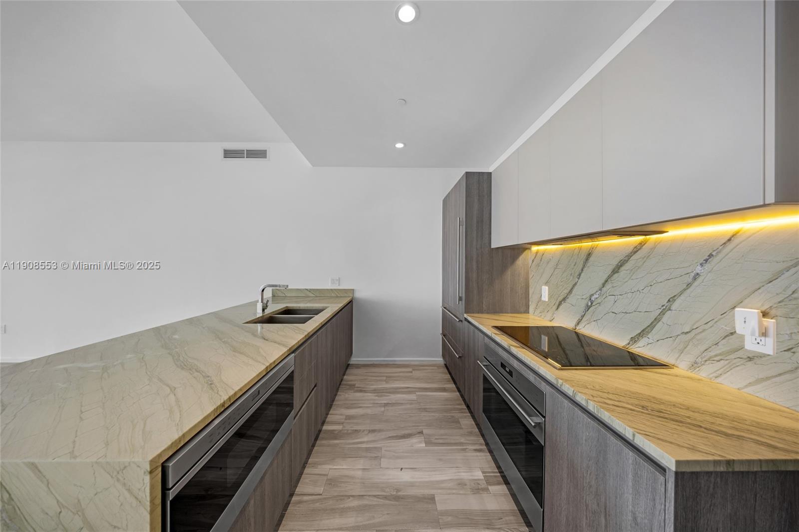 801 S Miami Ave #5204, Miami FL 33130