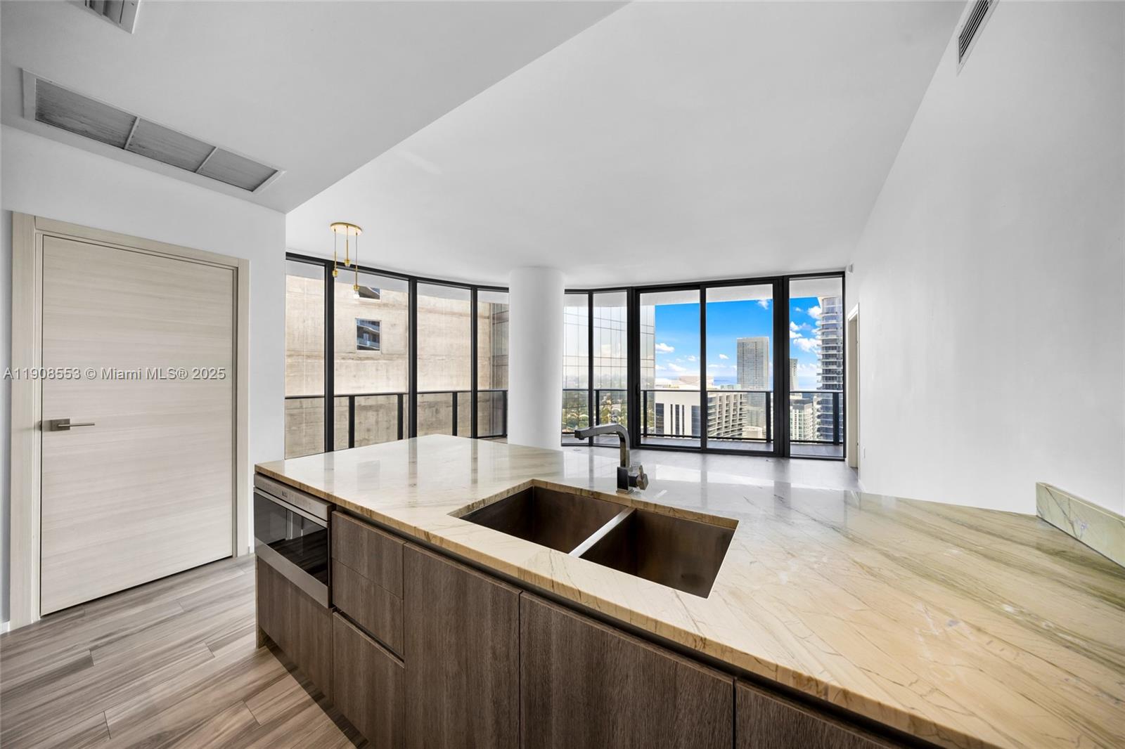 801 S Miami Ave #5204, Miami FL 33130