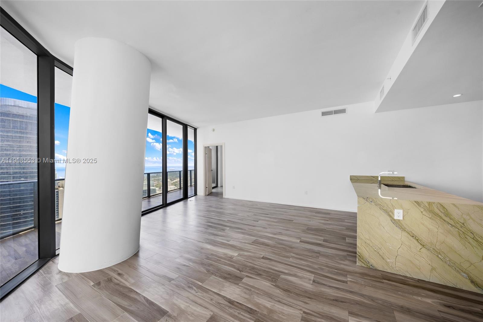 801 S Miami Ave #5204, Miami FL 33130